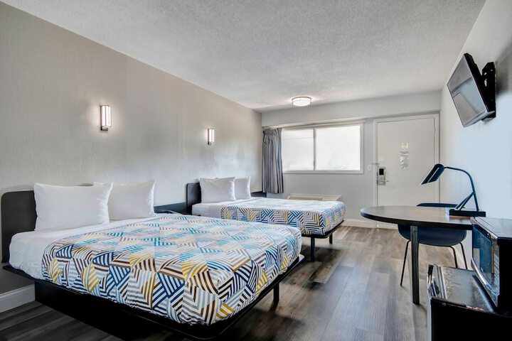 2 Double Beds (6 of 20)