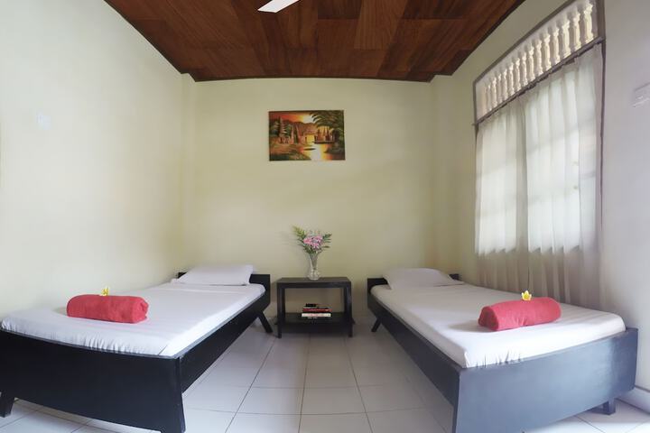 Room 10 of 33