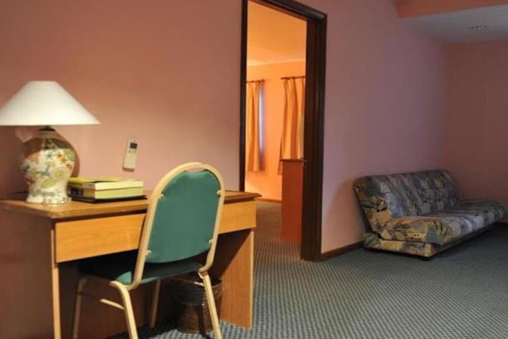 Room 12 of 32