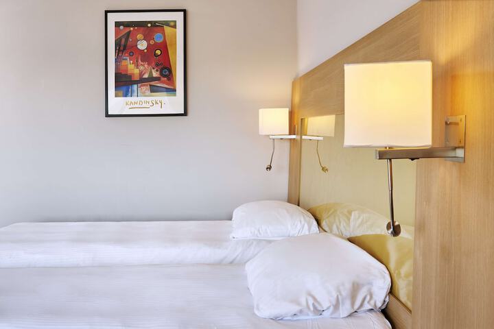 Room 18 of 116