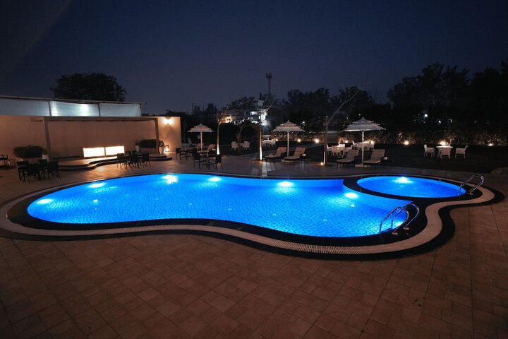 Pool 21 of 28
