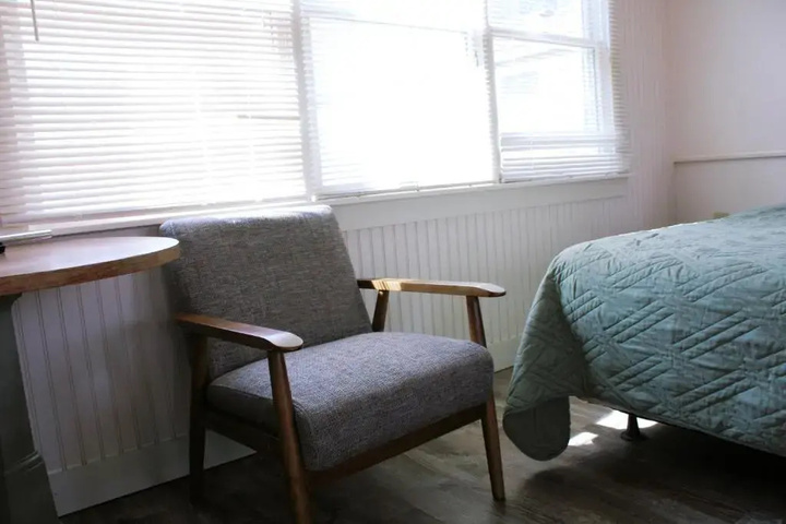 Room 2 of 8