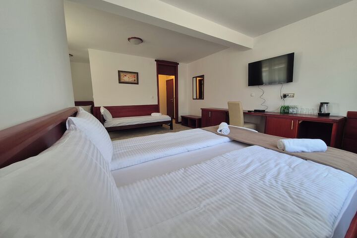 Room 12 of 35