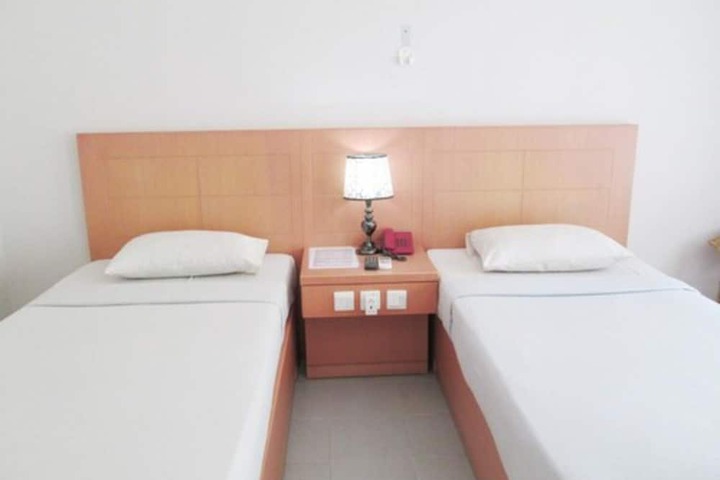 Room 11 of 38