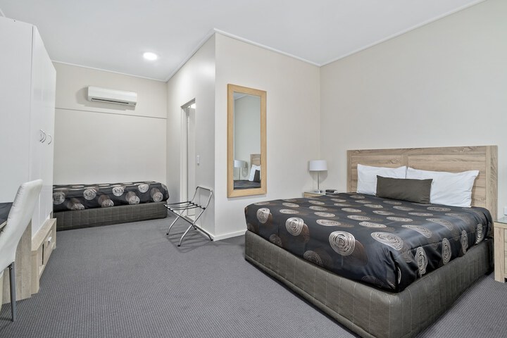 Room 3 of 40