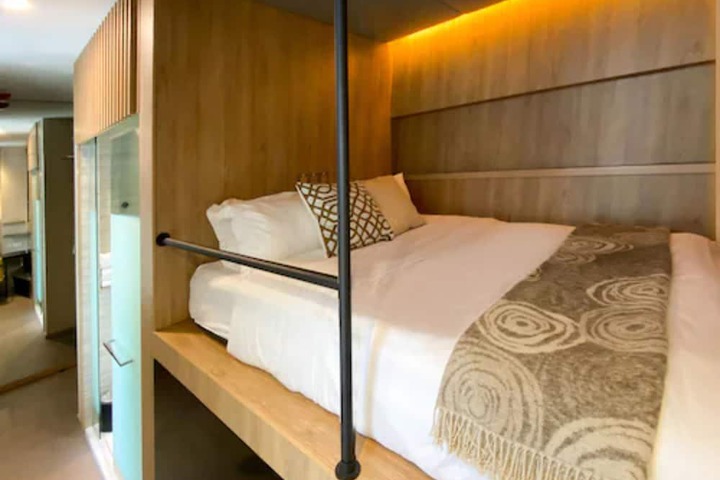 Room 21 of 66