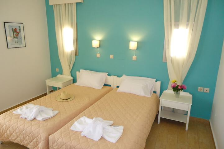 Room 4 of 63