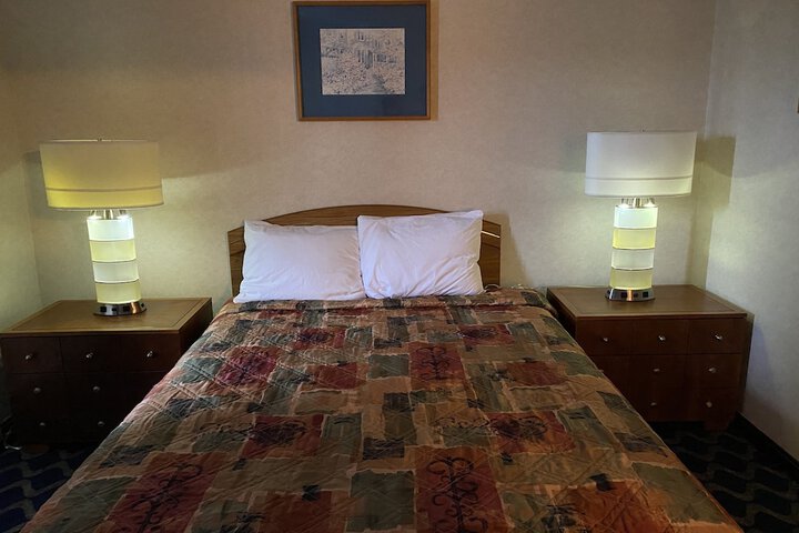 Deluxe King Bed (6 of 30)