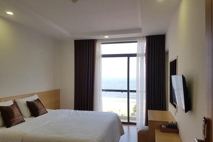 Room 12 of 33