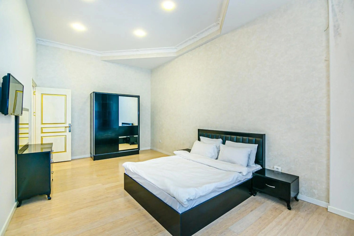 Room 4 of 19