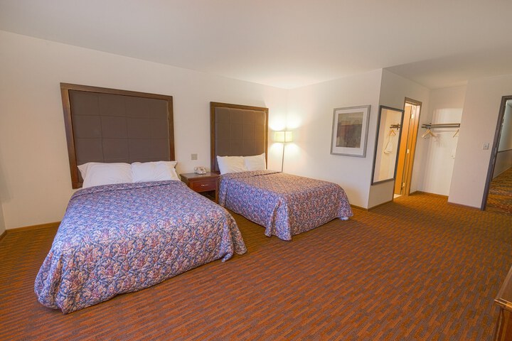 2 Double Beds (17 of 22)