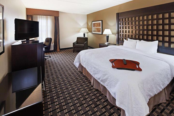 1 King Bed (16 of 18)