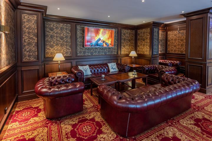 Lounge 73 of 92