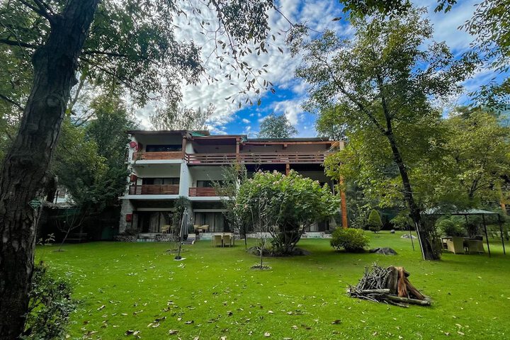 Hotel Exterior 162 of 166