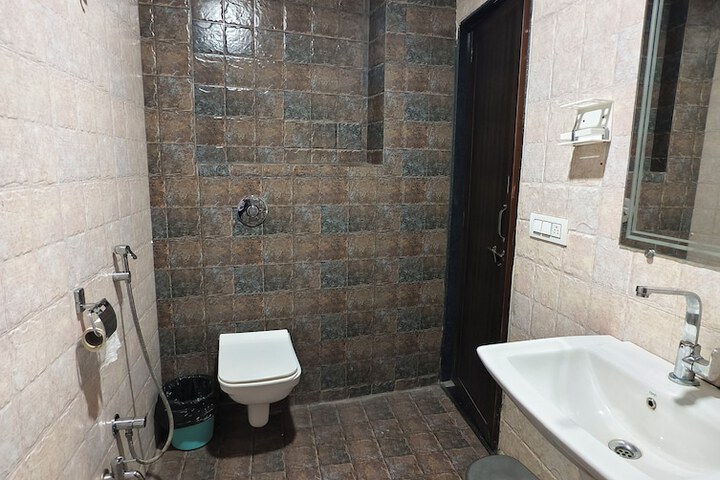 Room 64 of 111