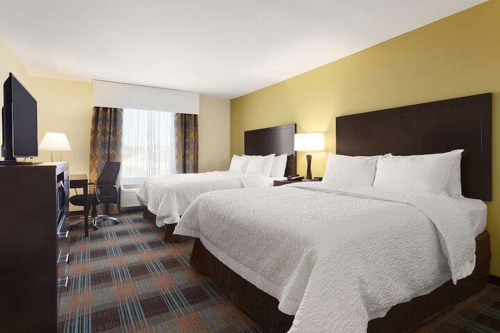 2 Queen Beds Hearing Accessible (4 of 6)