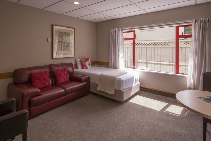 Room 12 of 38