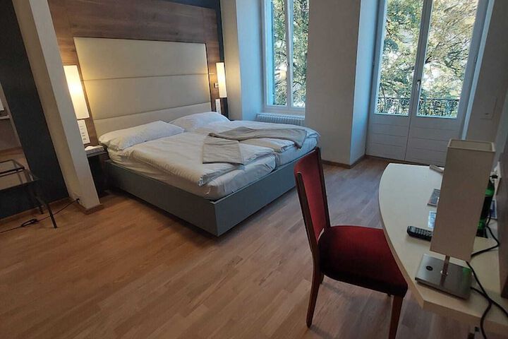 Room 10 of 70
