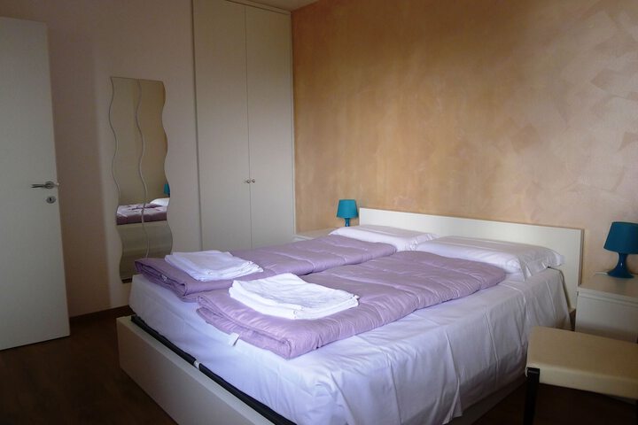 Room 6 of 39