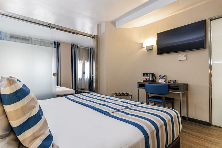 Room 34 of 141