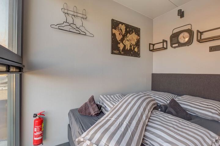 Room 2 of 40