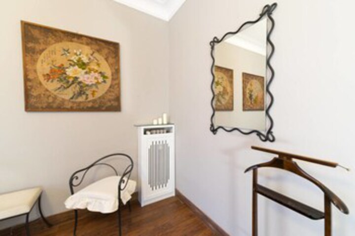 Room 10 of 34