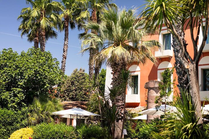 Hotel Exterior 94 of 103
