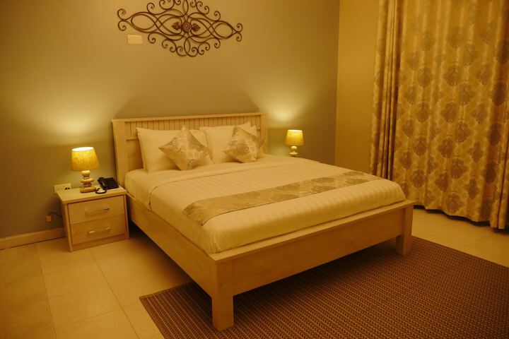 Room 12 of 33
