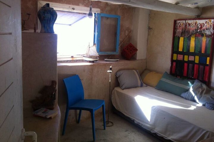 Room 8 of 10