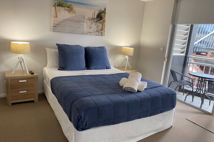 Room 4 of 102