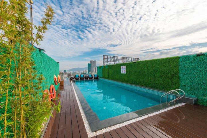 Pool 42 of 65