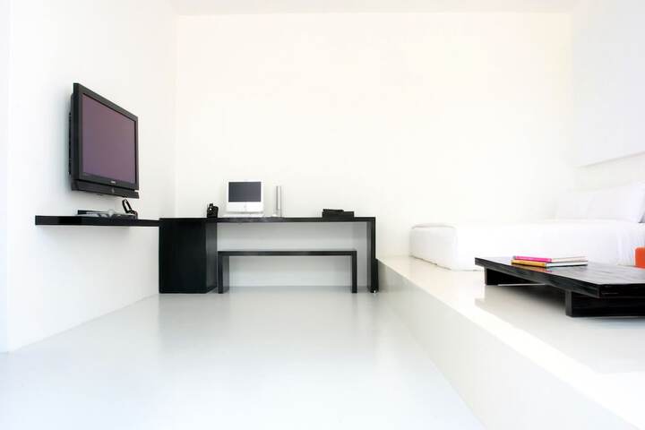 Room 3 of 95