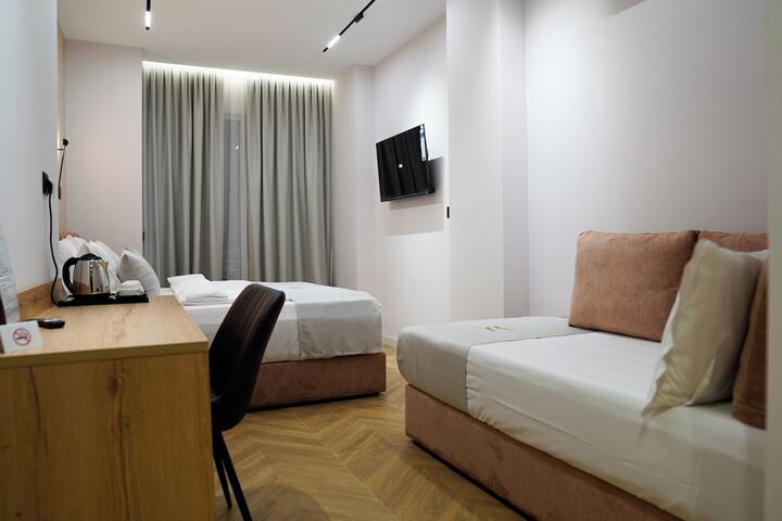 Room 172 of 249