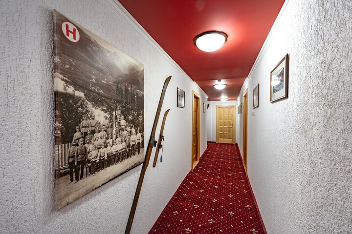 Ballroom/Hall 60 of 149