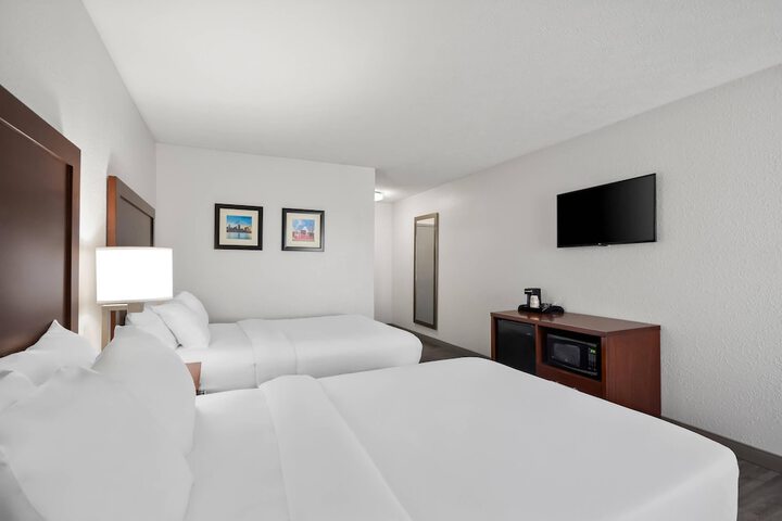 Room 42 of 80