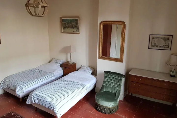 Room 6 of 14
