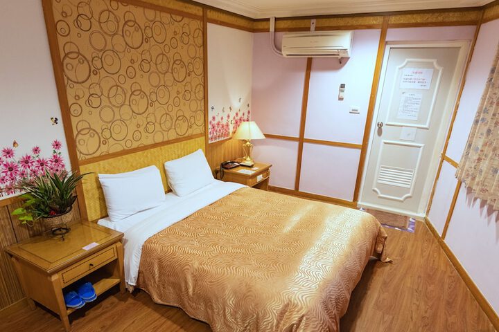 Room 54 of 122