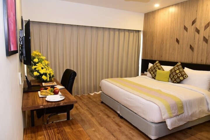 Room 4 of 32