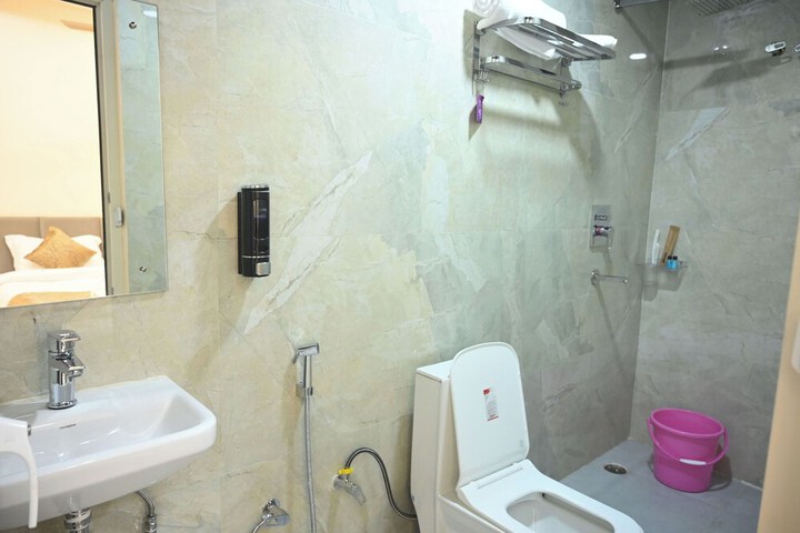 Room 33 of 46