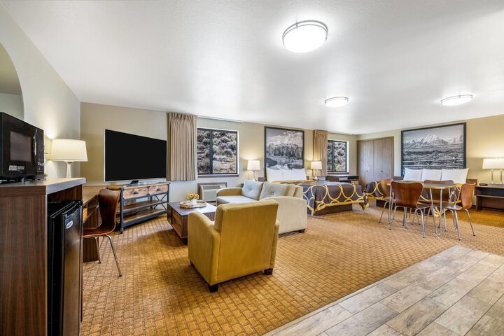 Room 32 of 59