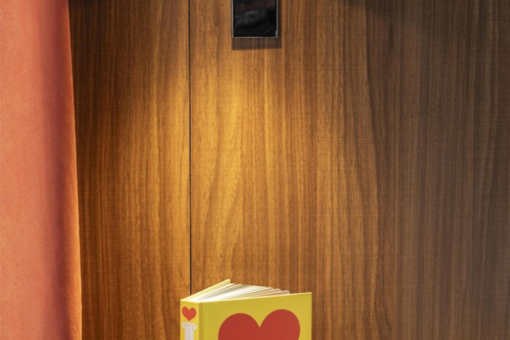 Room 18 of 48