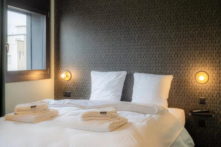 Room 3 of 49