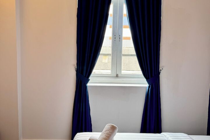 Room 27 of 122