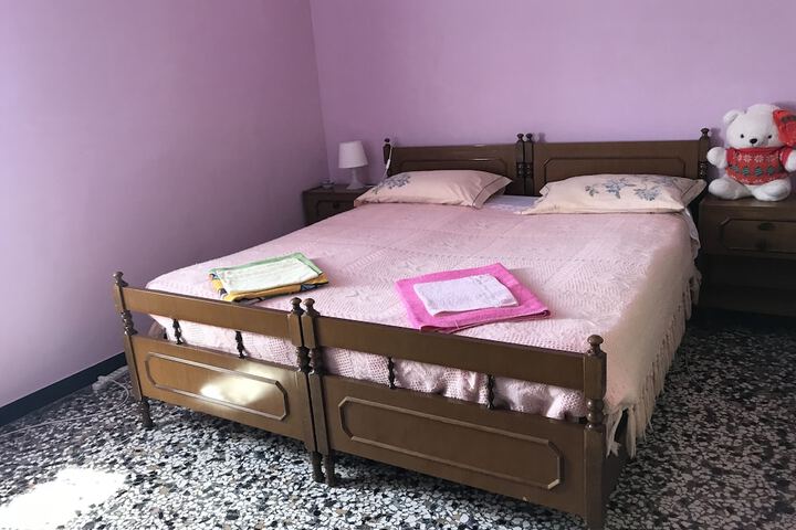 Room 8 of 17