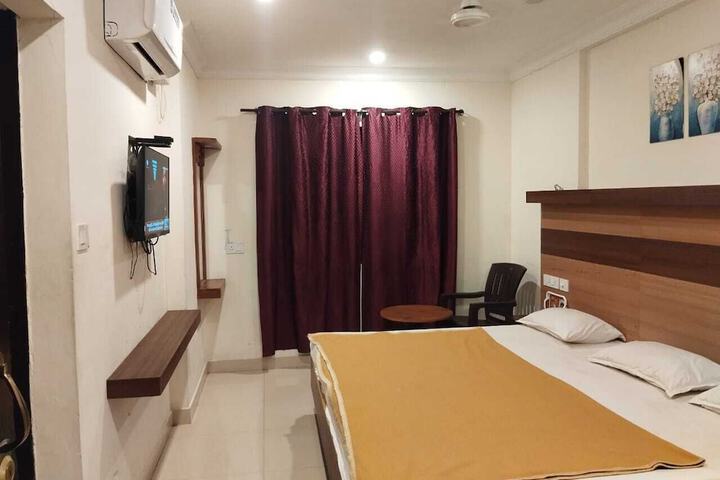 Room 5 of 13