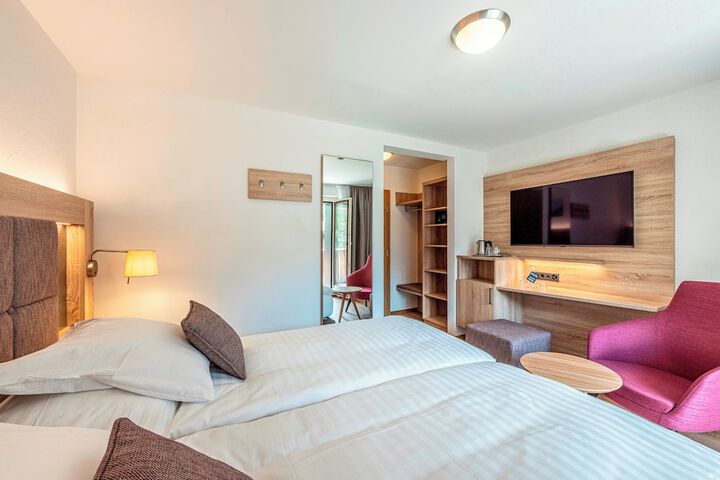 Room 43 of 142
