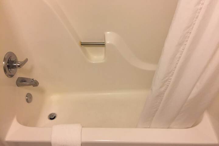 Room 10 of 27