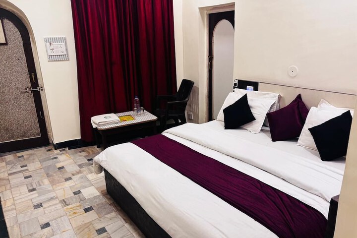 Room 4 of 16