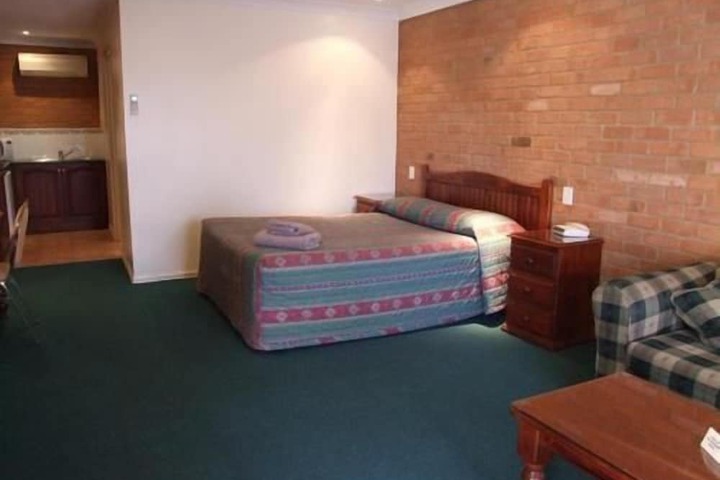 Room 4 of 37