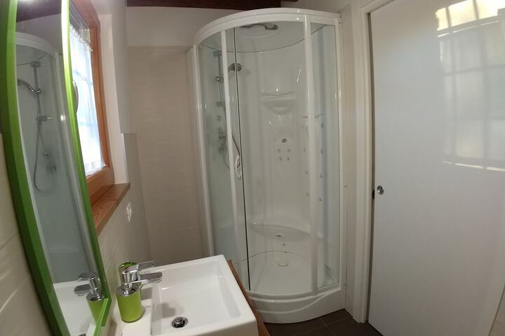 Room 21 of 37